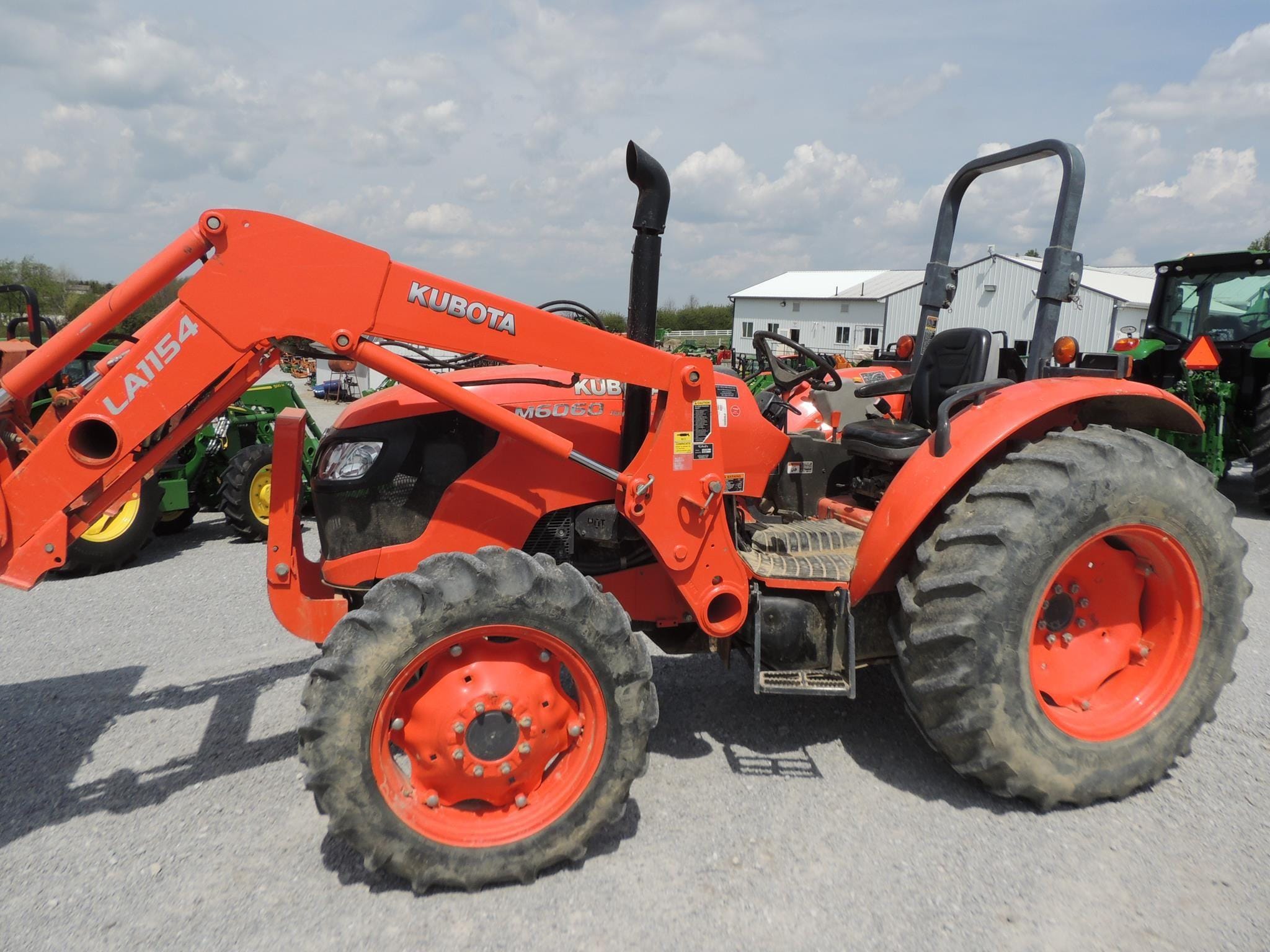 2016 Kubota M6060HD Equipment Image0