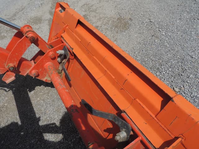 Image of Kubota M6060HD equipment image 4