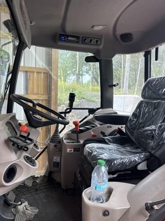 Image of Kubota M7060 equipment image 2