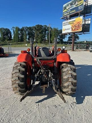 Image of Kubota M7060 equipment image 4