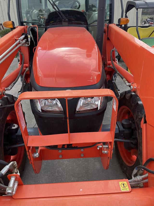 Image of Kubota M7060 equipment image 4