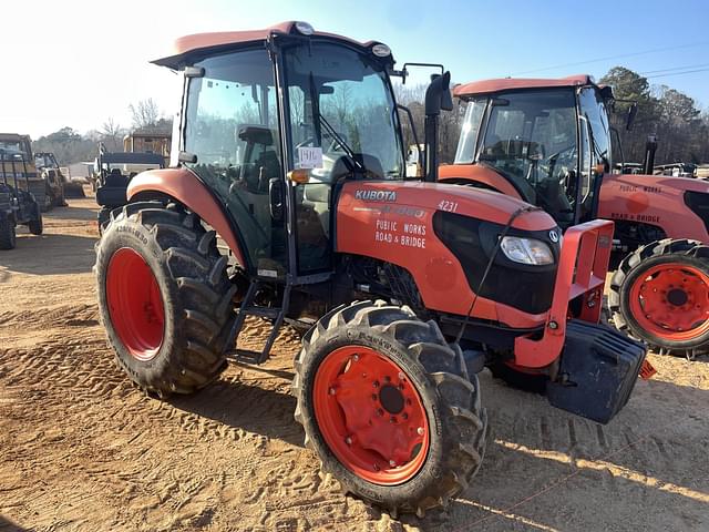 Image of Kubota M7060 equipment image 3