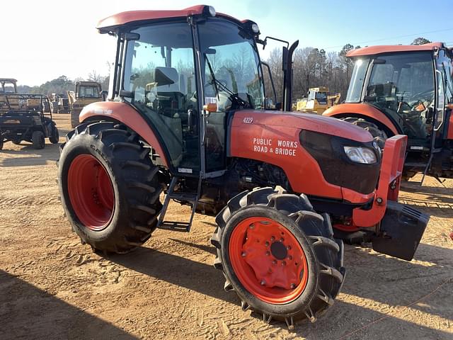 Image of Kubota M7060 equipment image 3