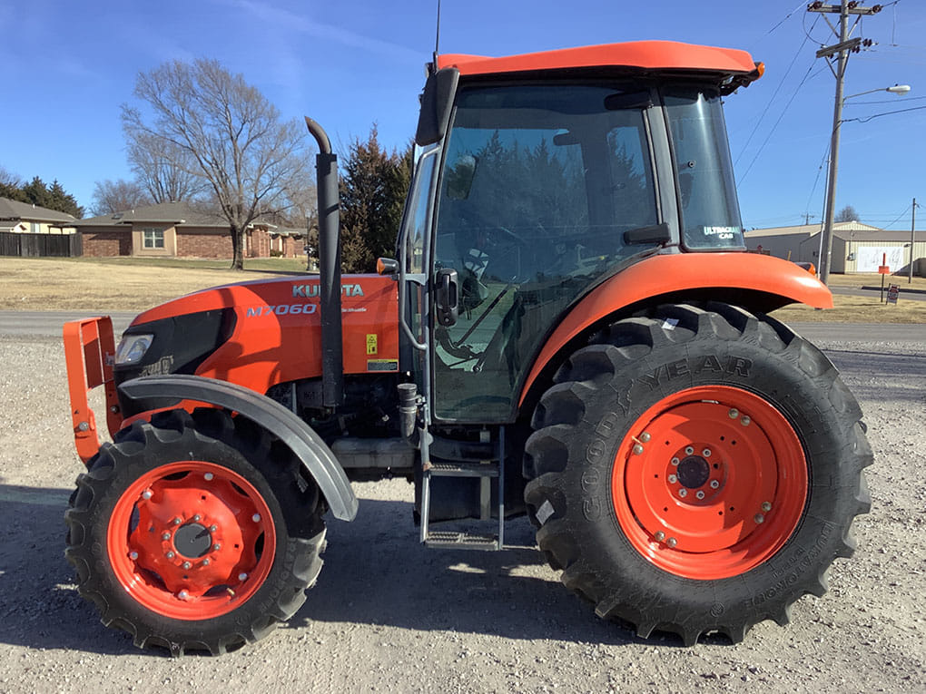 2016 Kubota M7060 Equipment Image0