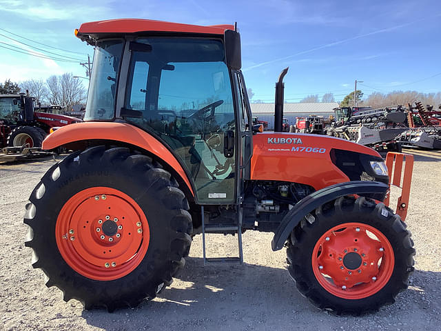 Image of Kubota M7060 equipment image 1