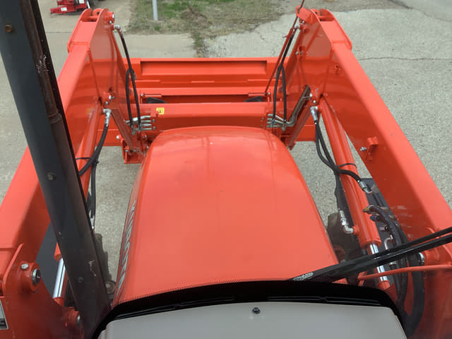 Image of Kubota M7060 equipment image 3