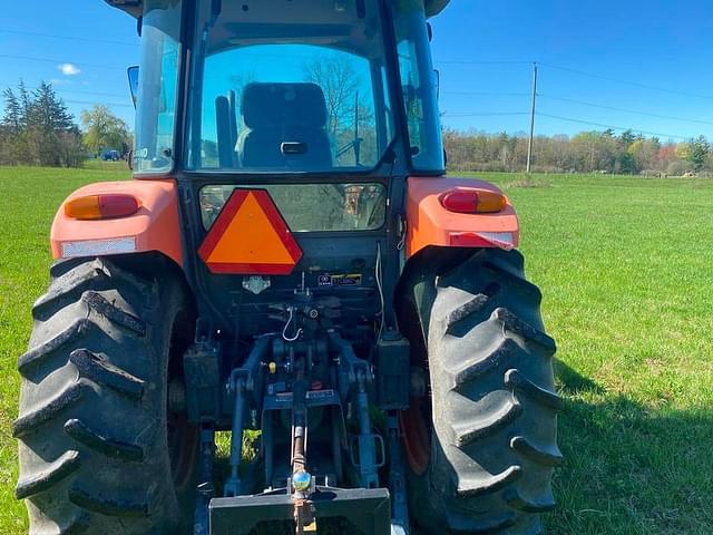 Image of Kubota M7060 equipment image 3