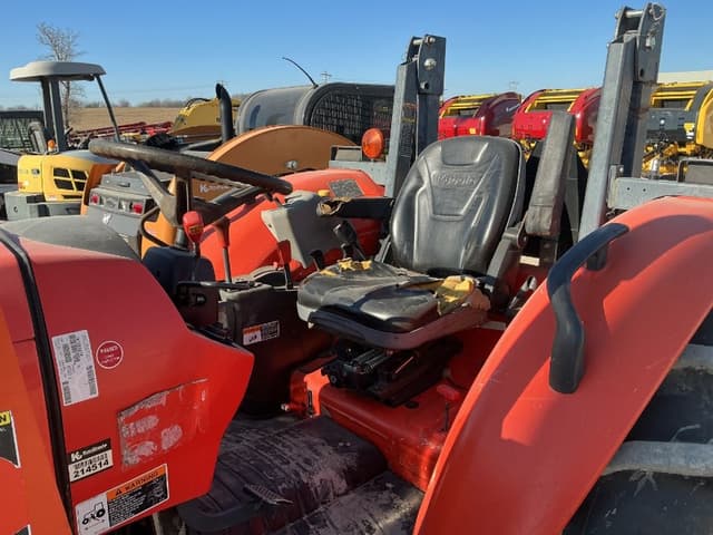 Image of Kubota M7060D equipment image 4