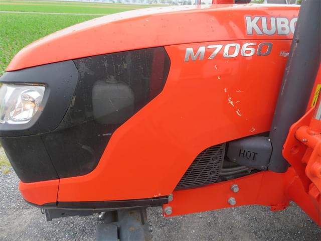 Image of Kubota M7060 equipment image 4