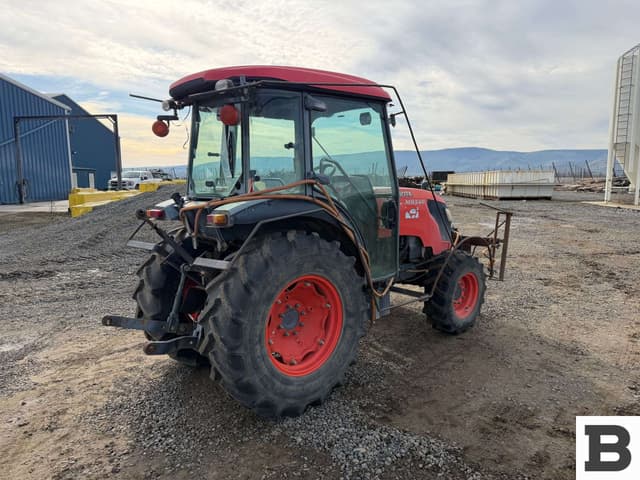 Image of Kubota M8540 equipment image 4