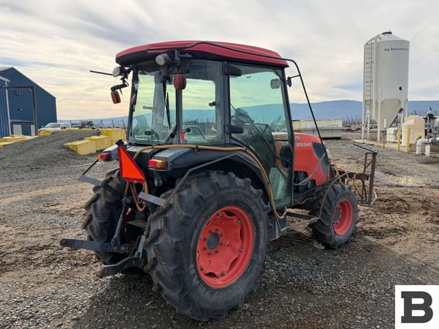 Image of Kubota M8540 equipment image 4