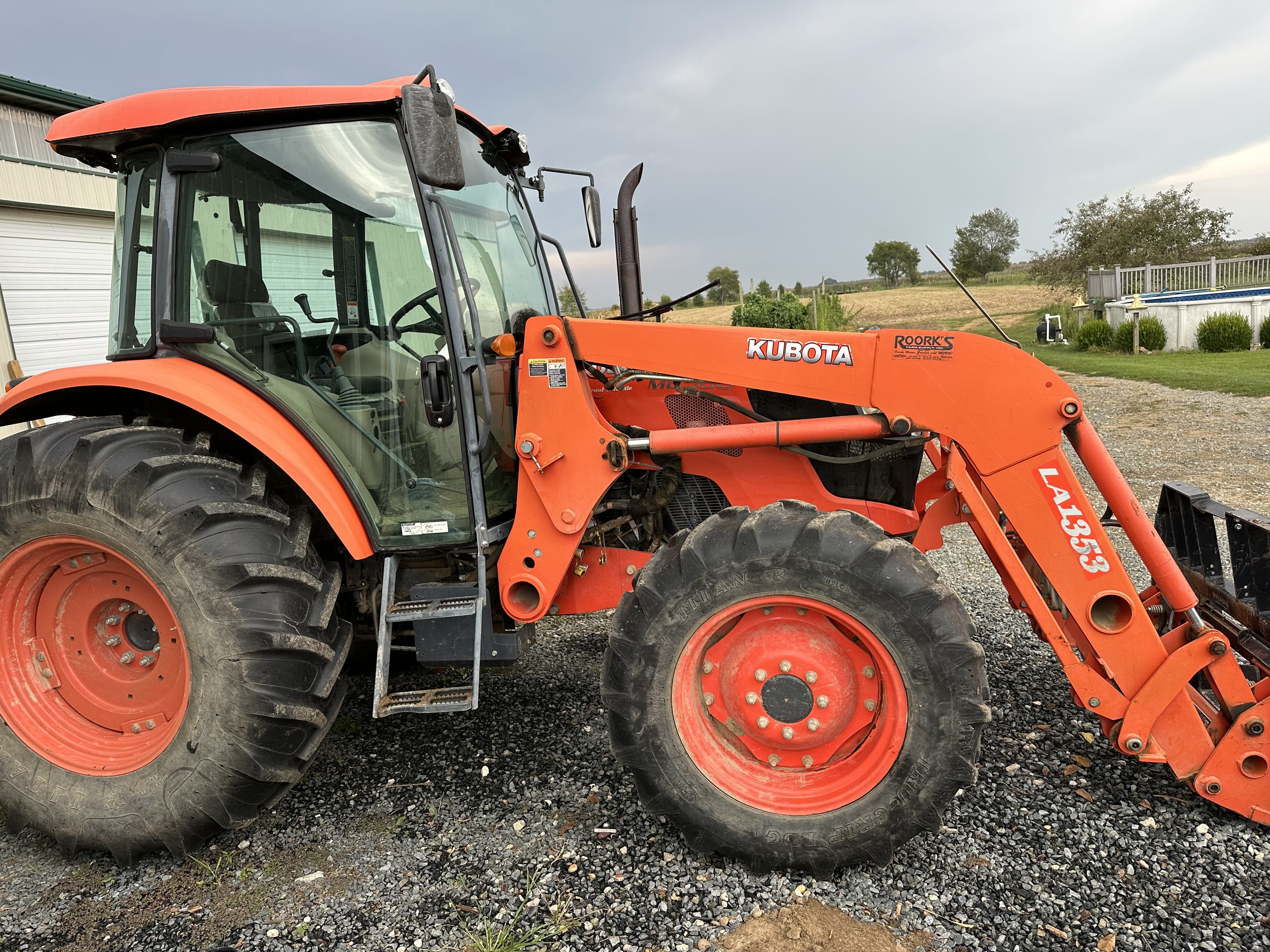 Main image Kubota M8560