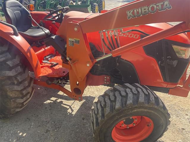 Image of Kubota MX5200HST equipment image 4