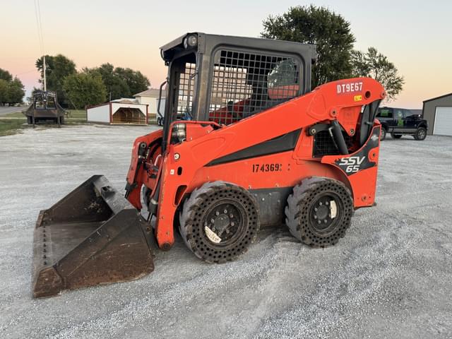 Image of Kubota SSV65 equipment image 2