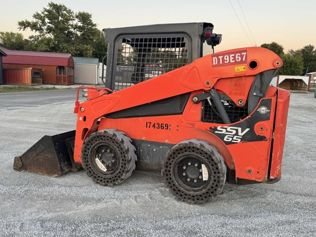 Image of Kubota SSV65 equipment image 4