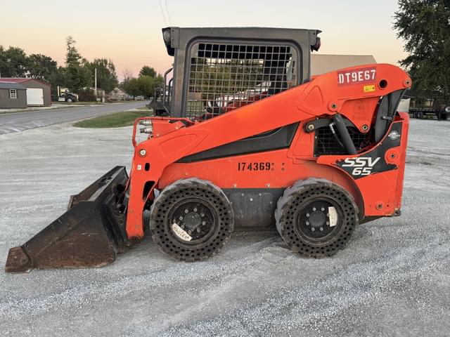 Image of Kubota SSV65 equipment image 3