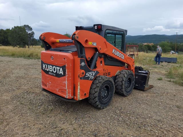 Image of Kubota SSV75 equipment image 2