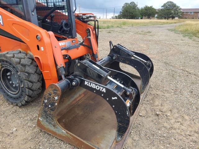 Image of Kubota SSV75 equipment image 4