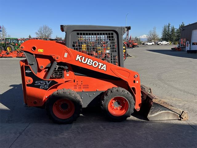 Image of Kubota SSV65 equipment image 4