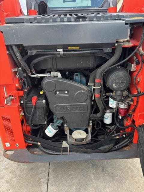 Image of Kubota SSV65 equipment image 4