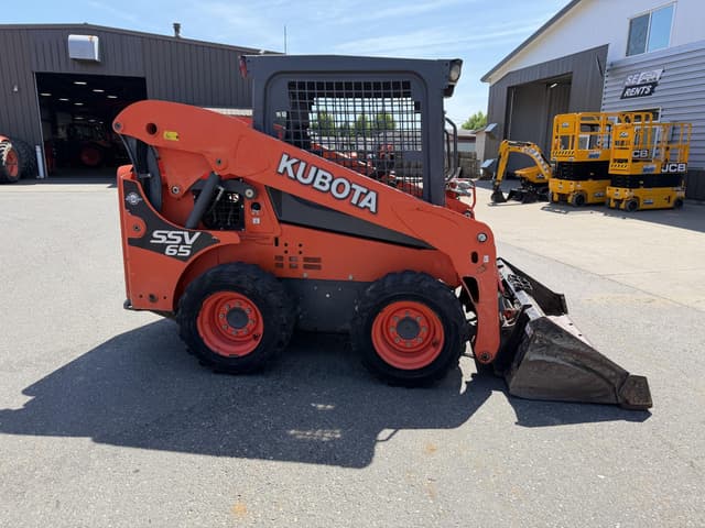 Image of Kubota SSV65 equipment image 4
