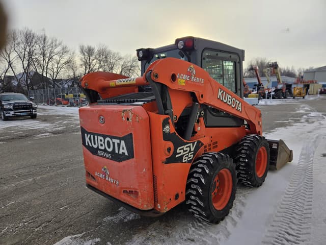 Image of Kubota SSV65 equipment image 4