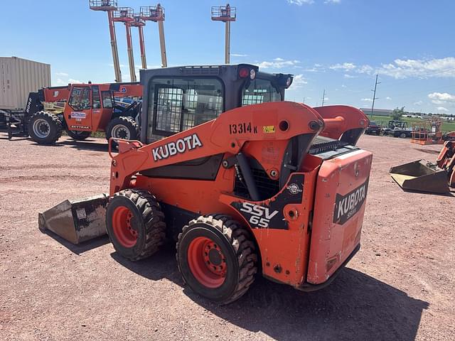 Image of Kubota SSV65 equipment image 4