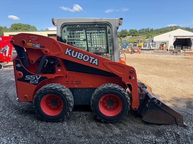 Image of Kubota SSV65 equipment image 4