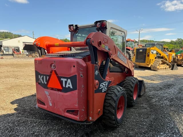 Image of Kubota SSV65 equipment image 3