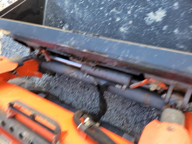 Image of Kubota SSV65 equipment image 4