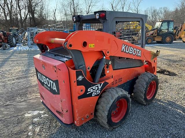 Image of Kubota SSV65 equipment image 4