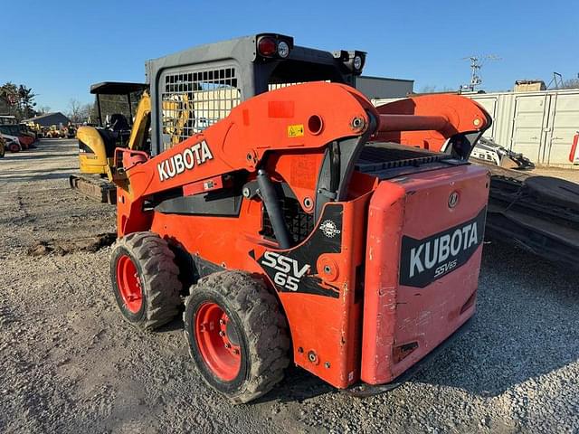 Image of Kubota SSV65 equipment image 2