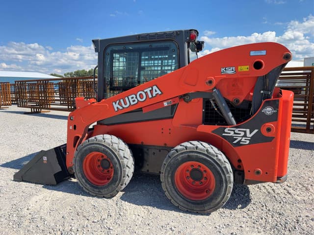 Image of Kubota SSV75 equipment image 2
