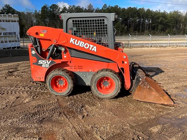 Image of Kubota SSV65 equipment image 3