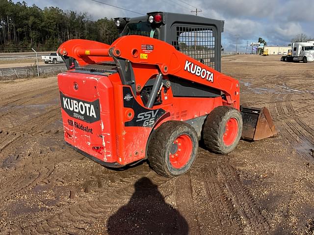 Image of Kubota SSV65 equipment image 4