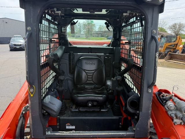 Image of Kubota SSV65HRC equipment image 2