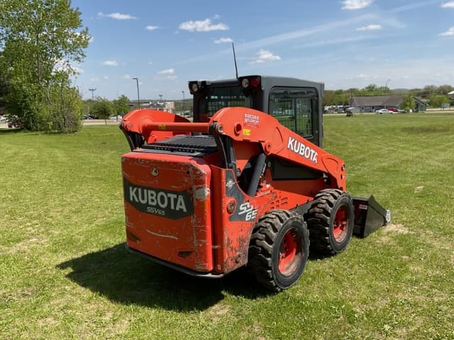 Image of Kubota SSV65HRC equipment image 4