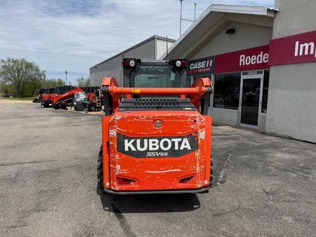 Image of Kubota SSV65HRC equipment image 4