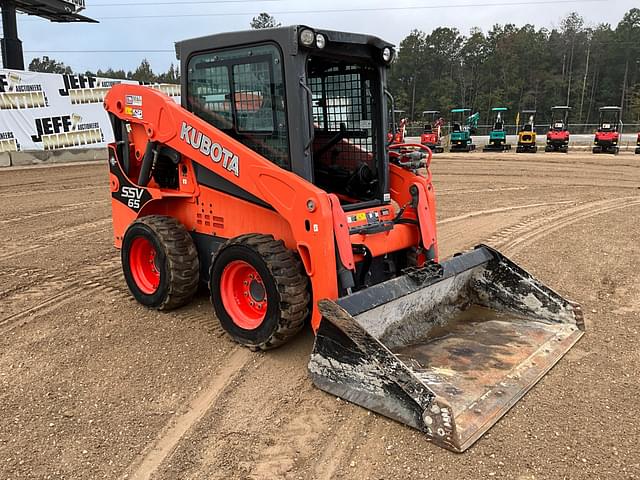 Image of Kubota SSV65 equipment image 2