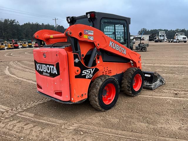 Image of Kubota SSV65 equipment image 4