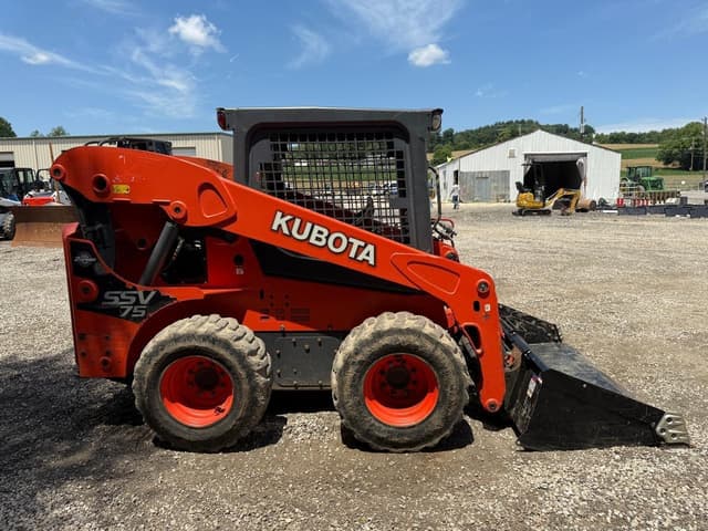 Image of Kubota SSV75 equipment image 4