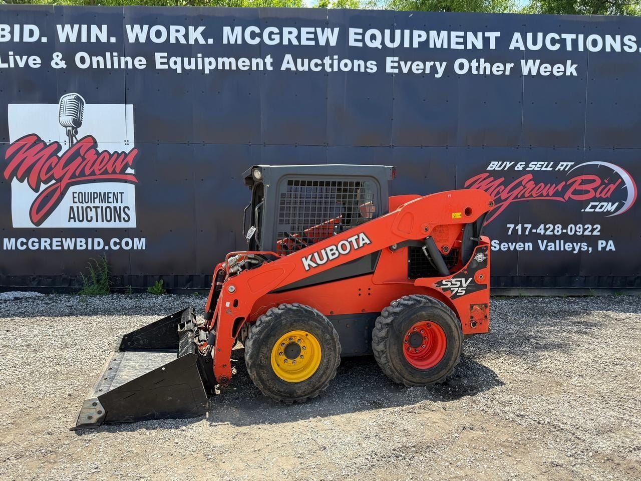 2016 Kubota SSV75 Equipment Image0