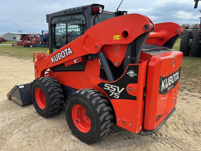 Image of Kubota SSV75 equipment image 2