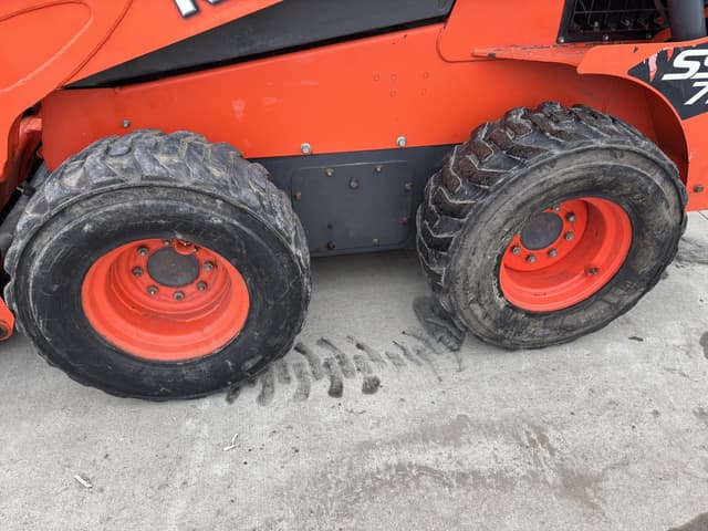Image of Kubota SSV75 equipment image 4