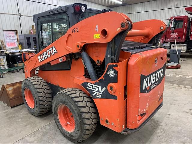 Image of Kubota SSV75 equipment image 4