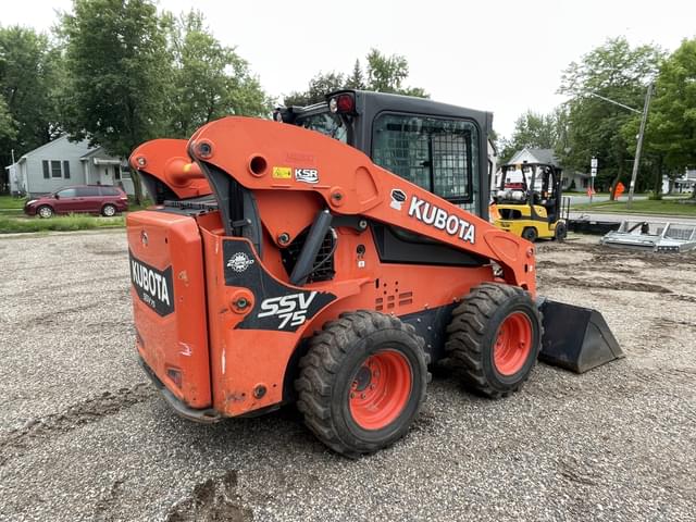 Image of Kubota SSV75 equipment image 4