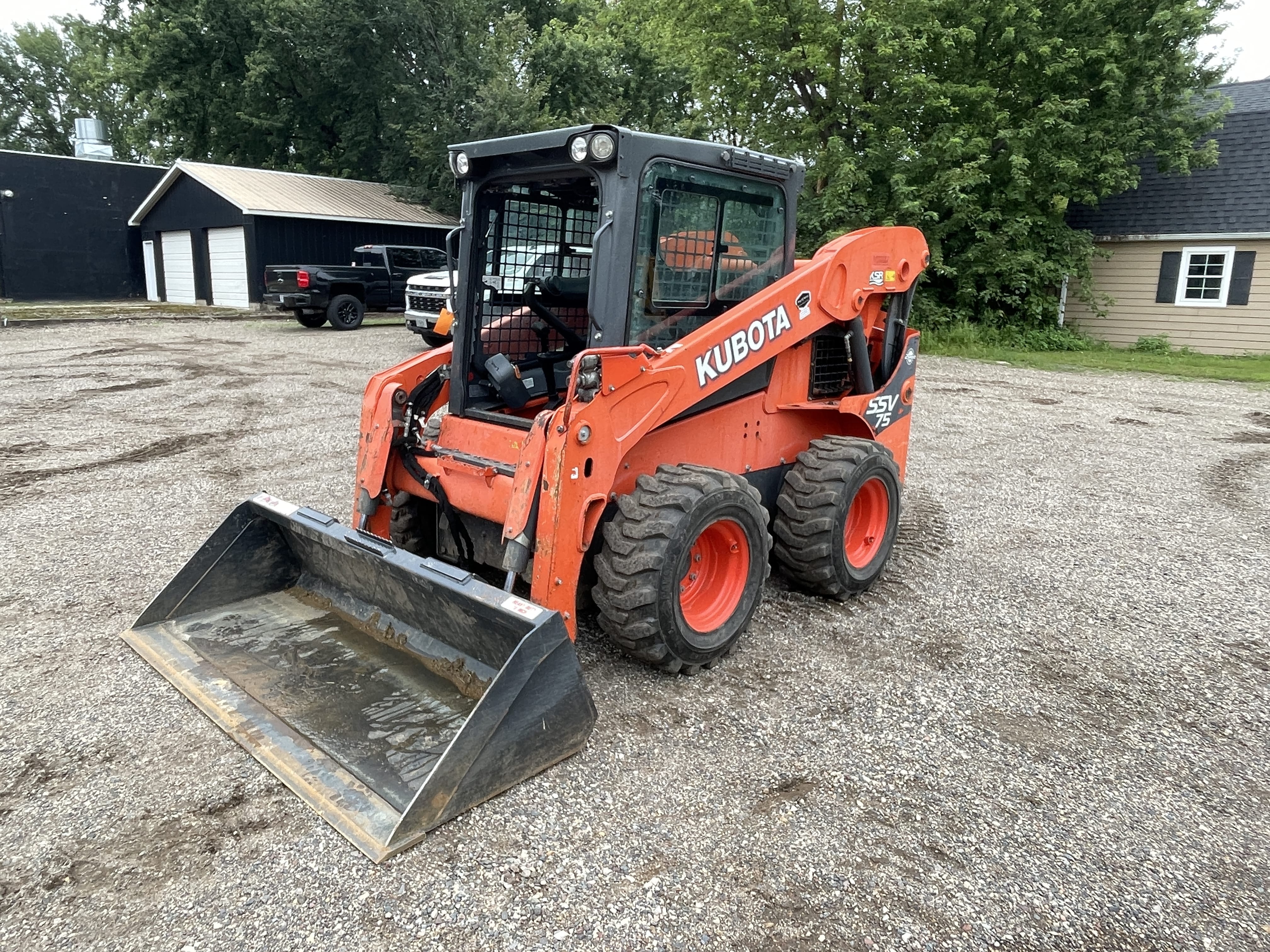 2016 Kubota SSV75 Equipment Image0