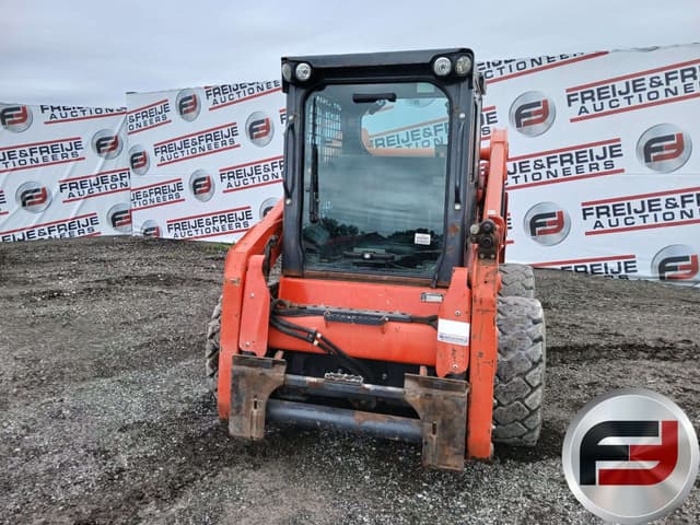 Image of Kubota SSV75 equipment image 2