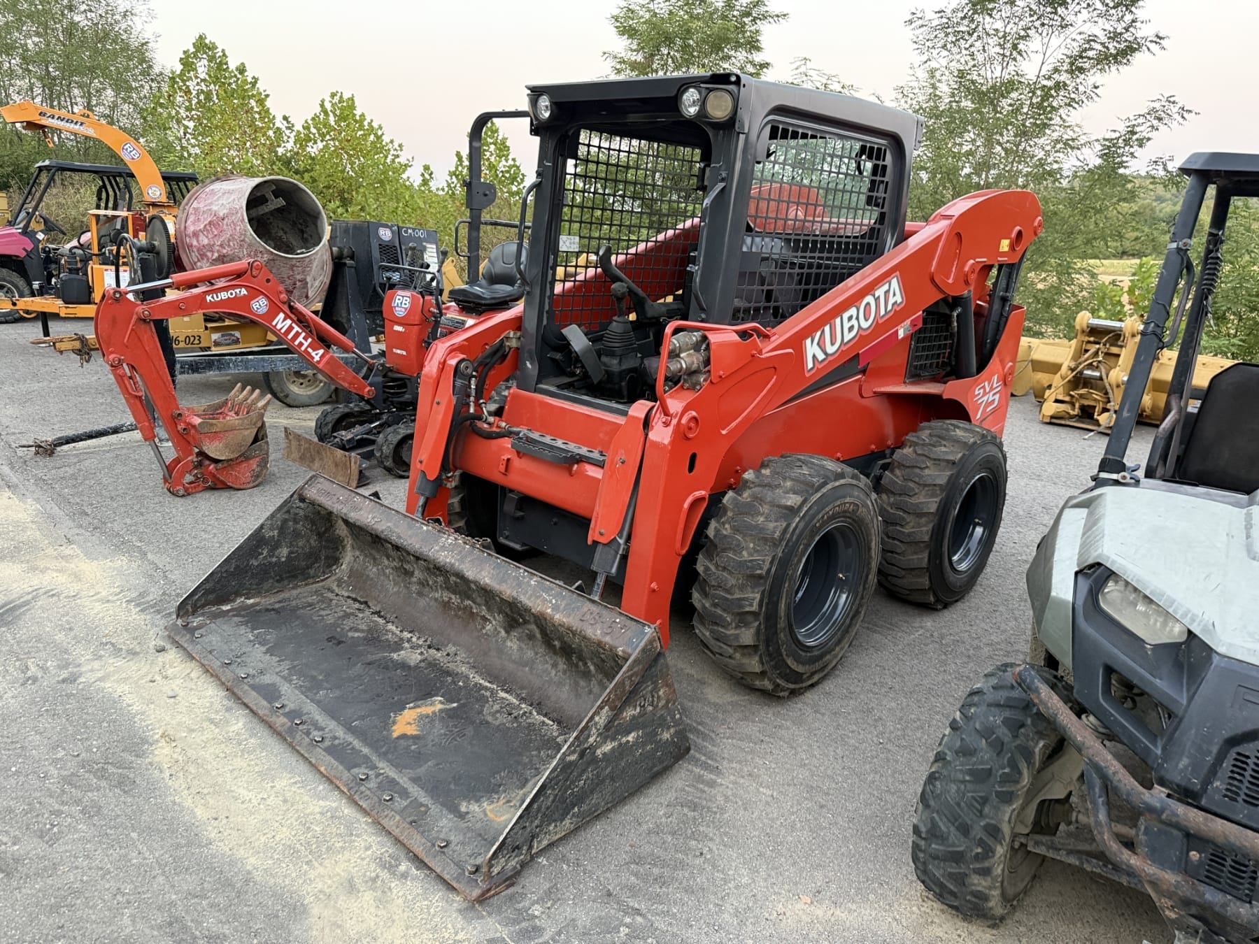 2016 Kubota SSV75 Equipment Image0