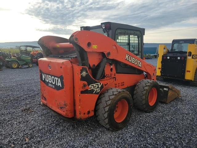 Image of Kubota SSV75 equipment image 4